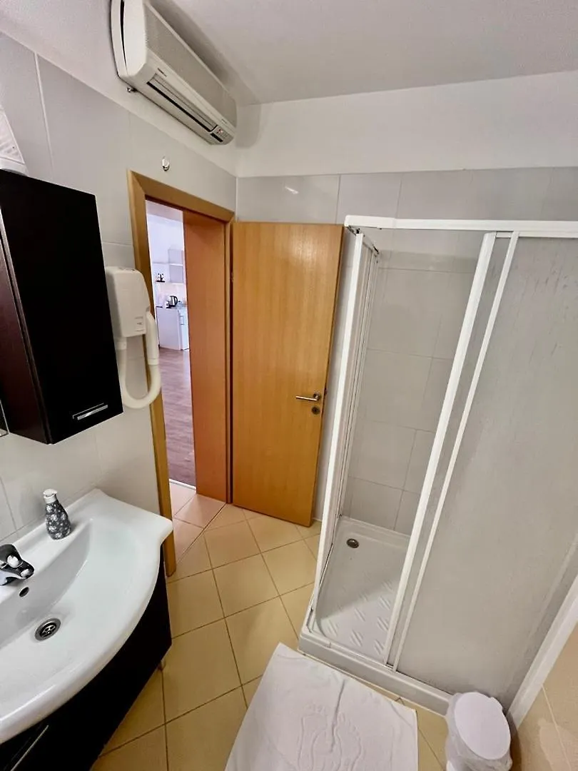 بيت ضيافة Fineda Grande Apartments بوريتش كرواتيا